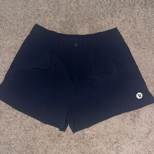 Vuori shorts women’s size large